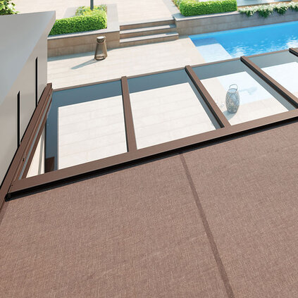 Haus mit Pool und Glasdach mit Überglasmarkise