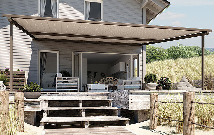 Moderne Terrasse mit Pergolamarkise und gemütlichem Sitzbereich an einem Strand