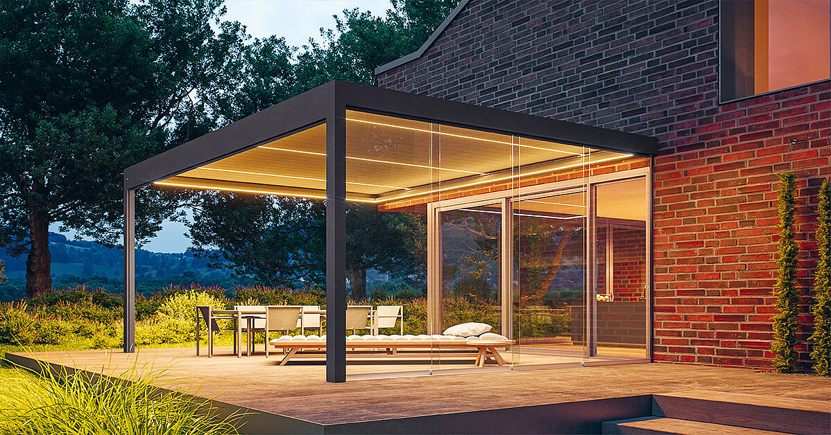 Pavillon Bavona abends, Haus mit Backsteinen