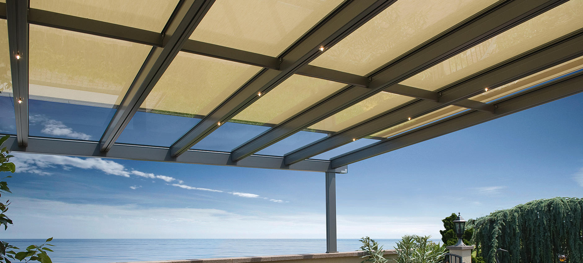 TERRADO GP5100 / GP5110 Glasdachsystem als Überdachung mit integrierter Markise für optmialen Sonnenschutz 