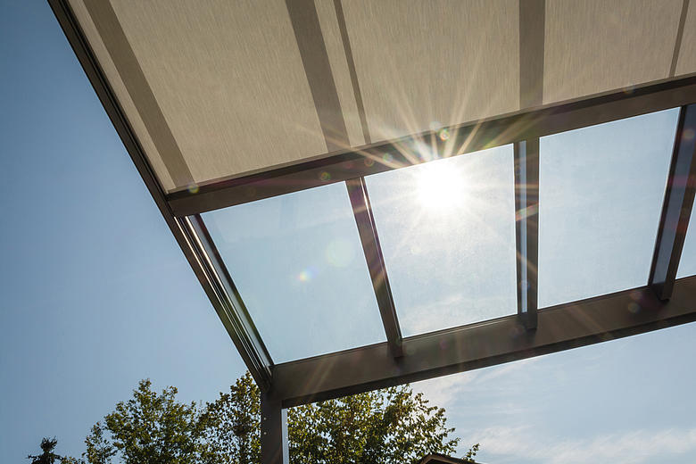 ARNEX PS2500 Unterglasmarkise und Wintergartenbeschattung als wirkungsvoller Sonnenschutz für Glasdächer 