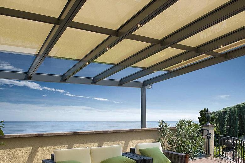 TERRADO GP5100 / GP5110 Glasdachsystem als Überdachung mit integrierter Markise für optmialen Sonnenschutz 