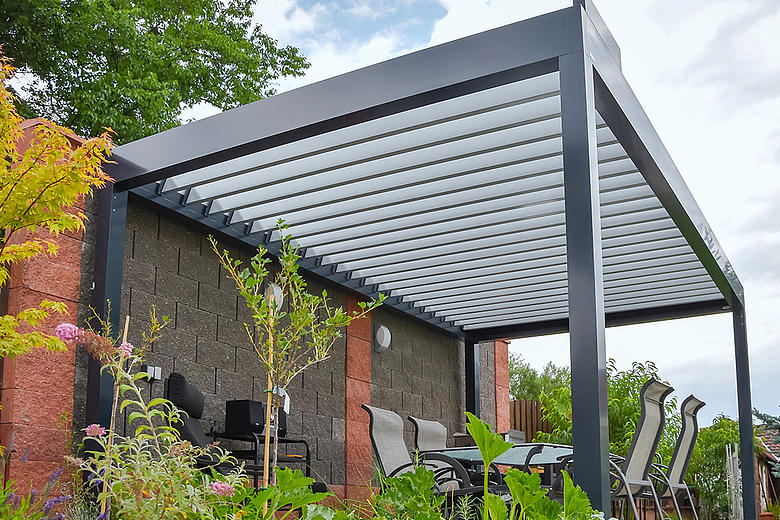 Bavona TP6500 formschöner Terrassen-Pavillon mit neigbaren Aluminium-Lamellen